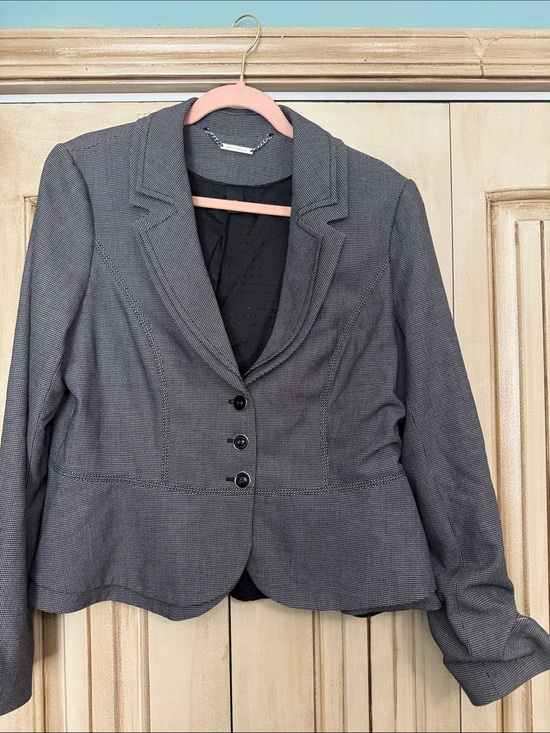 Jackets & Blazers - Tailored Women's Gray Blazer Jacket - Classic Workwear